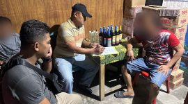 Anggota Polres Kebumen memberi pembinaan kepada pasangan bukan suami istri yang terjaring razia di hotel. 
