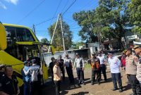 Forkopimda Kabupaten Banyuwangi melakukan uji kelaikan atau ramp check terhadap bus Antar Kota Antar Provinsi (AKAP) yang digunakan untuk angkutan mudik lebaran Idul Fitri 2025.