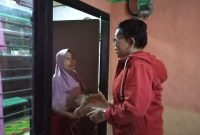 Gerebek Sahur, Yayasan Padepokan Saur Sepuh Kota Batu Ciomas Bagikan Nasi Kotak, Beras dan Santunan. 