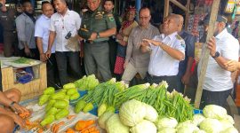 Pangdam XVIII/Kasuari bersama Forum Koordinasi Pimpinan Daerah (Forkopimda) Papua Barat melakukan inspeksi mendadak (sidak) ke salah satu pasar tradisional di wilayah Manokwari, Rabu (26/3/2025).