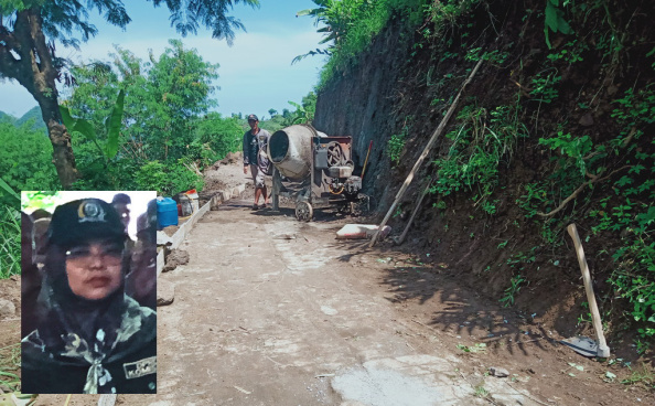 Anggota Komisi III DPRD Situbondo, Irma Noerfadilah (sisi kiri bawah), dan proyek jalan rabat di Desa Alas Bayur, Kecamatan Mlandingan. (Foto: realitapublik.id)