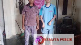 Kharis Arifin dan Ayahnya, di kediaman neneknya, di Tamansari RT 01 RW 06, Desa Tamanwinangun, Kecamatan Kebumen, Kabupaten Kebumen, Kamis, 6 Maret 2025. (Foto: Wahyudin/realitapublik.id)