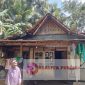 Tampak dari depan, kondisi rumah Rimah, di Dukuh Kembangabang RT 03 RW 03, Dusun 3, Desa Giripurno, Kecamatan Karanganyar, Kabupaten Kebumen, Jawa Tengah. (Foto: Wahyudin/realitapublik.id) 