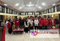 Foto bersama, pengurus GMNI Sumut, panitia, tamu undangan dan peserta Kaderisasi Tingkat Menengah, di Balai Diklat Pertanian (BDP) Pemerintah Provinsi Sumatera Utara - Kota Medan. (Foto: Jepril Harefa/realitapublik.id)