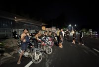 Anggota Polres Situbondo melaksanakan kegiatan rutin yang ditingkatkan (KRYD) patroli dan penertiban liar yang meresahkan masyarakat, Sabtu (15/3/2025) malam.