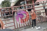 GMNI saat melakukan aksi di depan Mapolda Sumut. (Foto: Jepril Harefa/realitapublik.id) 