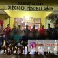 Enam pelaku percobaan perampasan motor dengan kekerasan diamankan di Polsek Penukal Abab, Polres PALI.(Foto: Heri Lidian/realitapublik.id)