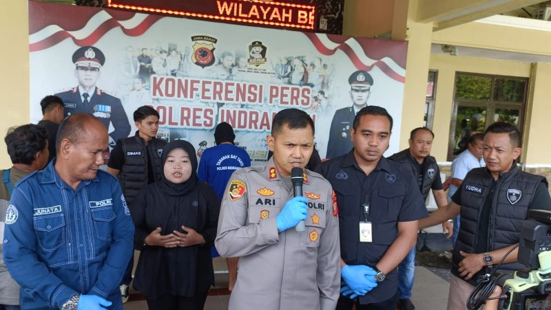 Kapolres Indramayu, AKBP Ari Setyawan Wibowo, saat konferensi pers, Jumat (11/04/2025) 