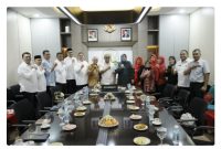 Foto bersama usai rapat koordinasi kampanye jantung sehat bagi masyarakat, di ruang rapat Meuligoe Gubernur Aceh.(Foto. Istimewa).