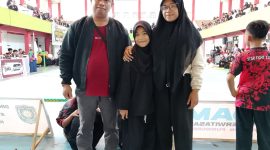 Isma Ristia Sari (tengah) Ketua DPC Pejuang Siliwangi Indonesia Bersatu Kebumen, Wahyudin (kiri), official Rodiatun (kanan). 