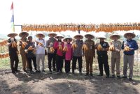 Kegiatan panen raya dihadiri Wakil Bupati Kebumen Zaini Miftah, Komandan Kodim 0709 Kebumen Ardianta Purwadhana, Kapolres Kebumen Eka Baasith Syamsuri beserta Ibu, Kepala Dinas Pemberdayaan Masyarakat dan Desa Cokro Aminoto, Kepala Dinas Pertanian dan Ketahanan Pangan Kabupaten Kebumen Teguh Yuliono