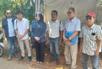 Wakil walikota pekalongan, Balqis Diab, dan kuasa hukum dari kantor hukum Ganesa bersama Himawan waketum IKALA, saat berkunjung ke rumah korban