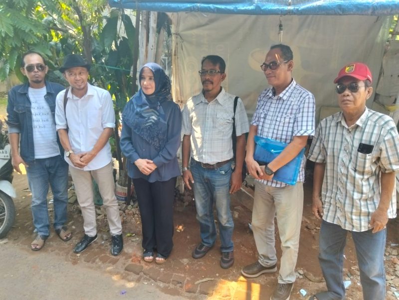 Wakil walikota pekalongan, Balqis Diab, dan kuasa hukum dari kantor hukum Ganesa bersama Himawan waketum IKALA, saat berkunjung ke rumah korban