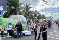 Anggota polisi dan Dinas perhubungan melakukan penjagaan ketat di area alun alun Kebumen saat CFD