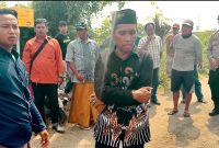 Puluhan keluarga ahli waris dan kepala Desa Semare masih bercekcok perihal titik batasan tanah di lokasi