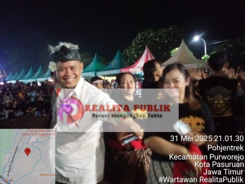 Salah satu aktivis turut meriahkan saat penampilan seni tradisional Bantengan di malam penutupan kegiatan pelestarian budaya bertajuk 