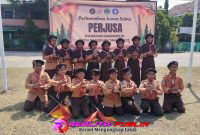 Siswa siswi SD Hidayatul Mubtadiin berpose saat mengikuti kegiatan Perkemahan Jumat Sabtu (Perjusa)