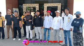LPK-BARATA meluapkan kekecewan didepan RSUD Soedarsono (foto: Chu realitapublik.id)
