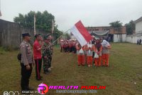 Pelepasan peserta jalan santai di halaman kantor Kelurahan Mulya Sari, Kecamatan Tulang Bawang Tengah, Kabupaten Tulang Bawang Barat. (Foto: Rody/realitapublik.id)