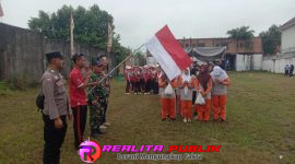 Pelepasan peserta jalan santai di halaman kantor Kelurahan Mulya Sari, Kecamatan Tulang Bawang Tengah, Kabupaten Tulang Bawang Barat. (Foto: Rody/realitapublik.id)