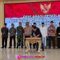 Tampak Ketua MUI Lampura dan jajaran Forkopimda saat penandatanganan pernyataan sikap terkait menyampaikan pendapat di muka umum dalam acara Muskerda, Sabtu 6 September 2025. (Foto: realitapublik.id) 
