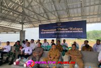 Ketua melaksanakan tanaman 200 bibit pohon kelapa di sarana asimilasi dan Edukasi,- way kanan, Selasa 9 September 2025. (Foto: Rodi Sandra/realitapublik.id) 