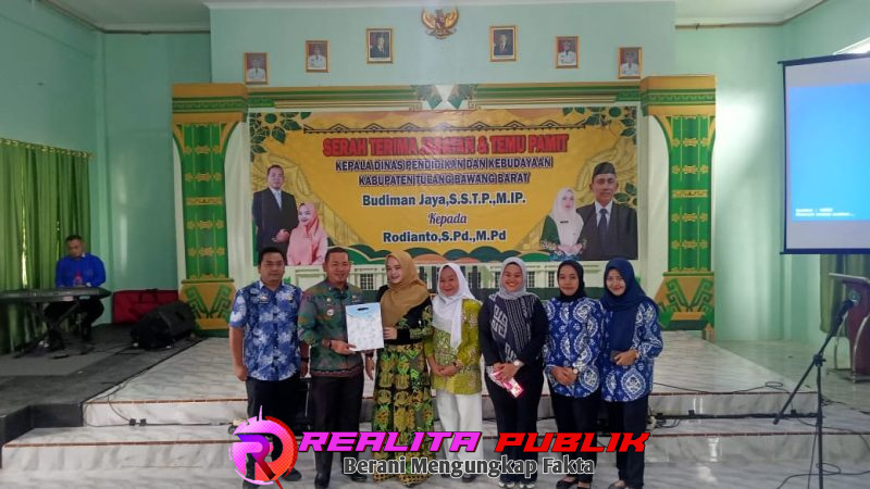 Saat acara serah terima jabatan dan Temu Pamit Kepala Dinas Pendidikan dan Kebudayaan, Kamis 11 September 2025.(Foto: Rodi Sandra/realitapublik.id)