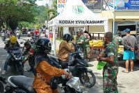 Kodim 1801/Manokwari menggelar Gerakan Pangan Murah di depan Hadi Mall, Jalan Yossudarso, Distrik Manokwari Barat, Kabupaten Manokwari, pada Kamis (11/9/2025).