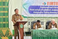 Kepala Dinas Pendidikan, Thomas Americo, dalam acara penguatan literasi di Tulang Bawang Barat, bertempat di SMK Negeri 1 Tulang Bawang Tengah, Selasa 9 September 2025, 9 September 2025.(Poto: Rody Sandra/realitapublik.id)