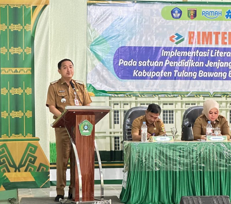 Kepala Dinas Pendidikan, Thomas Americo, dalam acara penguatan literasi di Tulang Bawang Barat, bertempat di SMK Negeri 1 Tulang Bawang Tengah, Selasa 9 September 2025, 9 September 2025.(Poto: Rody Sandra/realitapublik.id)