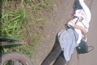 Kondisi salah satu korban kecelakaan saat masih di TKP, Jalan Desa Labuhan Ratu Kampung, Kecamatan Sungkai Sungkai Selatan, Lampung Utara, Senin 8 September 2025.