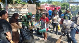 Kodim 1801/Manokwari menggelar karya bakti sosial dengan membersihkan taman dan pantai di kawasan Teluk Sawaibu, Distrik Manokwari Barat, pada Jumat (12/9/2025).