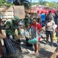 Kodim 1801/Manokwari menggelar karya bakti sosial dengan membersihkan taman dan pantai di kawasan Teluk Sawaibu, Distrik Manokwari Barat, pada Jumat (12/9/2025).