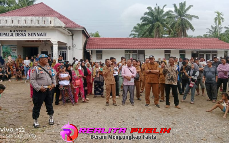 Kantor Kepala Desa Sennah saat didemo oleh masyarakat terkait dugaan korupsi Dana Desa. (Foto: Jepril Harefa/realitapublik.id)