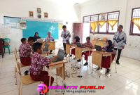 Sejumlah siswa SD dari Dusun Batu Tuguh saat mengikuti UNBK di salah satu sekolah yang berada di Desa Prambatan, Kecamatan Abab, Kabupaten PALI. 