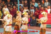 Saat penampilan sejumlah siswi TK Darma Wanita Persatuan Bandar Abung membawakan tarian 