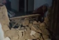 Rumah salah satu warga di Kecamatan Sepudi, Kabupaten Sumenep, kondisinya rusak akibat gempa, pada Selasa malam, 30 September 2025, sekira pukul 23.49 WIB.