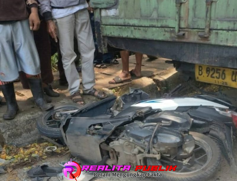 Motor matic milik korban kecelakaan di jalan Pantura (potret: Feri realitapublik.id)