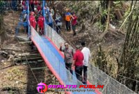 Suasana peresmian jembatan penghubung oleh Wali Kota Malang, Wahyu Hidayat (foto: Andy Billy realitapublik.id)
