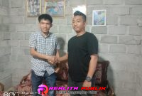 Rahmat, pengawas proyek Islamic Center (IC) bersama Junaidi (Rody realitapublik.id)