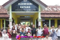 Kunker anggota DPR RI fraksi PKS, Rizal Bawazier bersama siswa-siswi SLB Negeri Batang (foto: Fery Eka realitapublik.id)