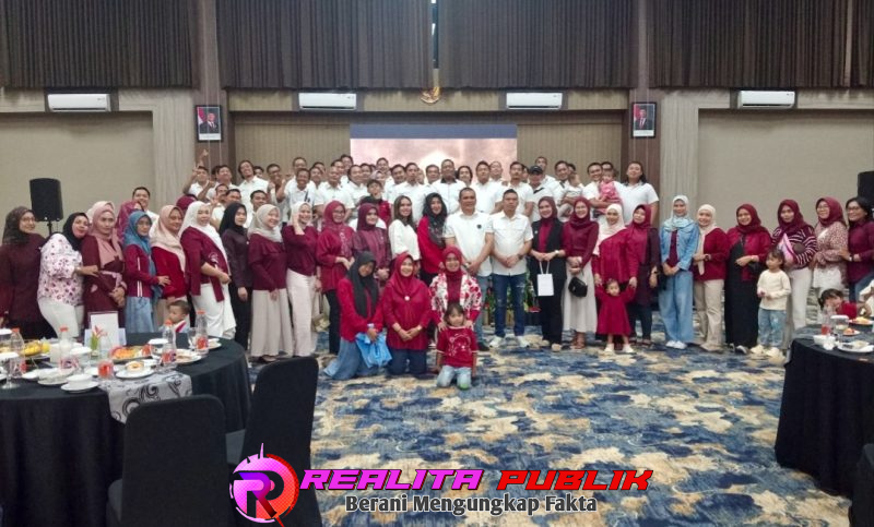Keluarga besar Polres Pasuruan Kota dalam acara pisah sambut di Hotel Ascent Premiere (foto: Saichu realitapublik.id)