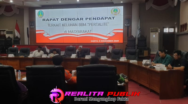 Suasana didalam gedung kantor DPRD Kota Pasuruan (realitapublik.id)