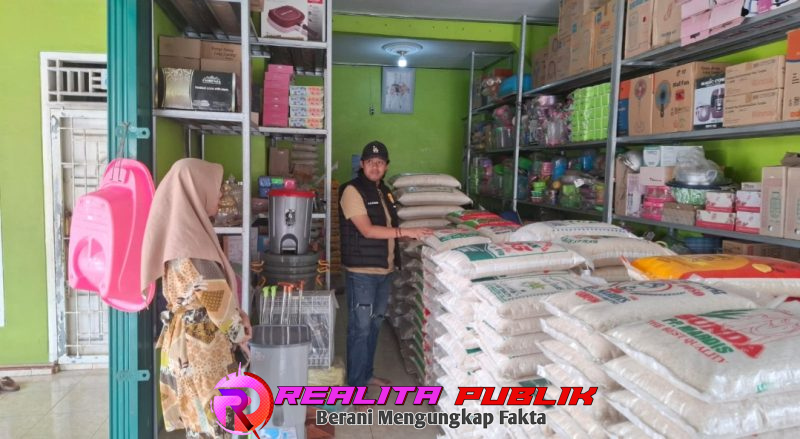 Satgas Polres Tulang Bawang saat sidak salah satu toko (Rody Sandra realitapublik.id)