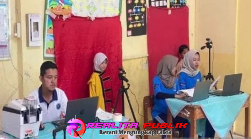 Caption: Dispenduk Capil berikan pelayanan administrasi kependudukan kepada masyarakat (foto: Fery Eka realitapublik.id)
