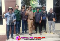 Beberapa petani bersama kuasa hukum, Hertanto Budi Prasetyo, S.H., M.H., di PN Kabupaten Malang (Bil realitapublik.id)