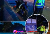 kecelakaan lalu lintas antara sepeda motor dan truk di jalur pantura (Fery Eka realitapublik.id)
