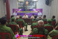 Iman Hidayat berikan paparan kepada Linmas (Chu realitapublik.id)