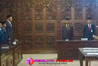 Pengambilan sumpah jabatan dalam pelantikan di aula Bupati Batang (foto: Fery Eka Realita Publik)