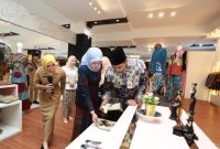 Galeri Dewan Kerajinan Nasional Daerah (Dekranasda) Jawa Tengah yang berlokasi di Lantai 1 Kantor Dinas Perindustrian dan Perdagangan (Disperindag) Jateng, Jalan Pahlawan, Kota Semarang. 